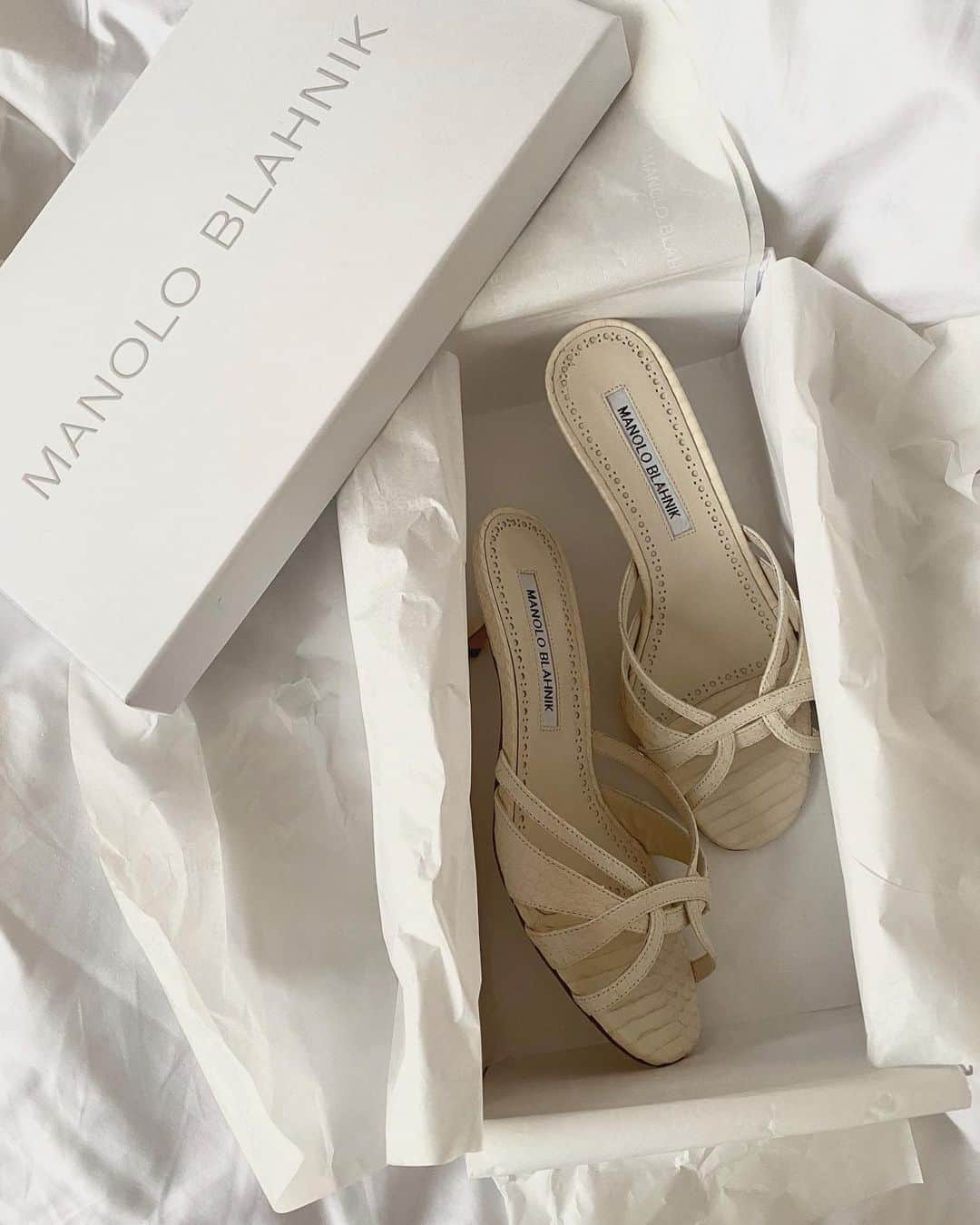 丸林広奈さんのインスタグラム写真 - (丸林広奈Instagram)「早く履きたい...🤍 #manoloblahnik #2020ss #springsummer2020」2月4日 16時51分 - hironamarubayashi