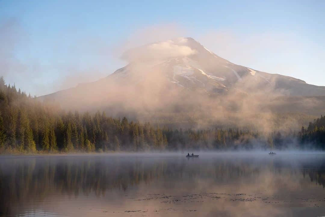 National Geographic Travelさんのインスタグラム写真 - (National Geographic TravelInstagram)「Photo by @denemiles | There is something very timeless about fishermen in the fog. Despite the crowds at Oregon’s Mount Hood, serene scenes like this can still be found in the wee hours of the morning, when the only sounds are the distant chat of fishermen and osprey diving for a meal.  Congratulations to Dené Miles on becoming the January Your Shot Photographer of the Month! @natgeoyourshot #YourShotPhotographer」2月5日 3時16分 - natgeotravel