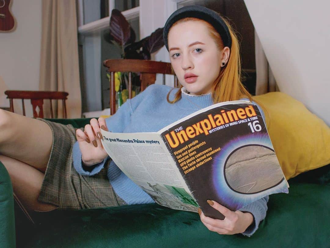 ベッキー・クルーエルのインスタグラム：「expect the unexpected 🔍 ⁣ I found this issue of ‘the unexplained’ at my local supermarket’s book donations pile. ⁣ ⁣ This magazine was only published for 3 years, from 1980 to 1983. It features conspiracy theories and the paranormal. ⁣ ⁣ As a teenager I was fascinated by conspiracy theories and alternative ‘realities’ to the truths we’re taught. Even though I don’t believe a lot of it I think it’s still an excellent thought activity! ⁣ ⁣ I worry about the place conspiracies take in our current disinformation climate. While they were a fun hobby for some, they’re now a tool and weapon for higher agendas, and they’re breeding an ill-informed society. I’m grateful for fact checking services, but sadly the truth is not very sexy most of the time. ⁣ ⁣ #conspiracy #conspiracytheory #conspiracytheories #illuminati #newworldorder #scifi #sciencefiction #scifiart #art #scifibooks #scifiworld #scifimovie #fantasy #scifimovies #illustration」