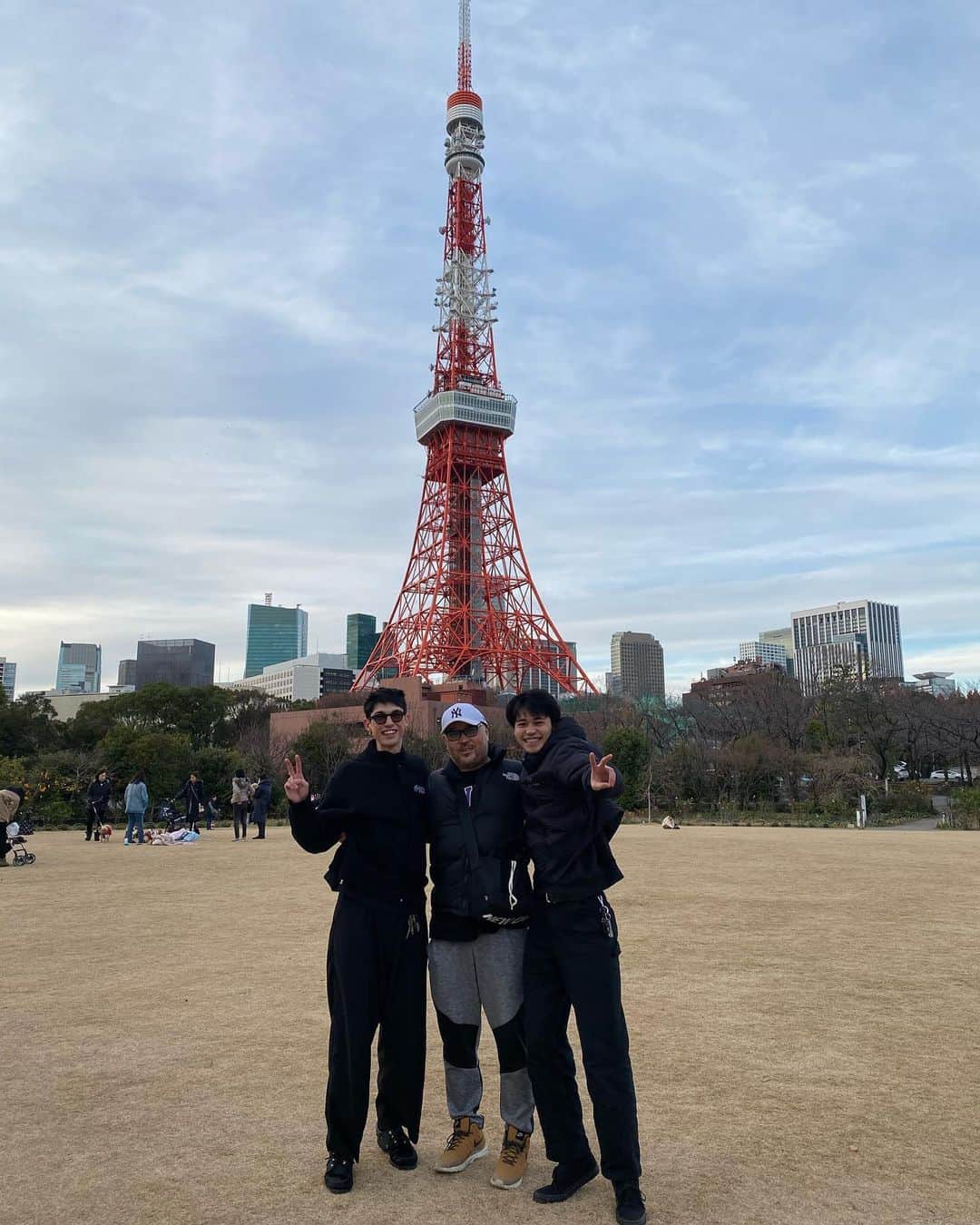 クロウド・モーガンさんのインスタグラム写真 - (クロウド・モーガンInstagram)「この1ヶ月でエッフェル塔と東京タワーを見た人はそういないはず」2月4日 18時54分 - claude0417