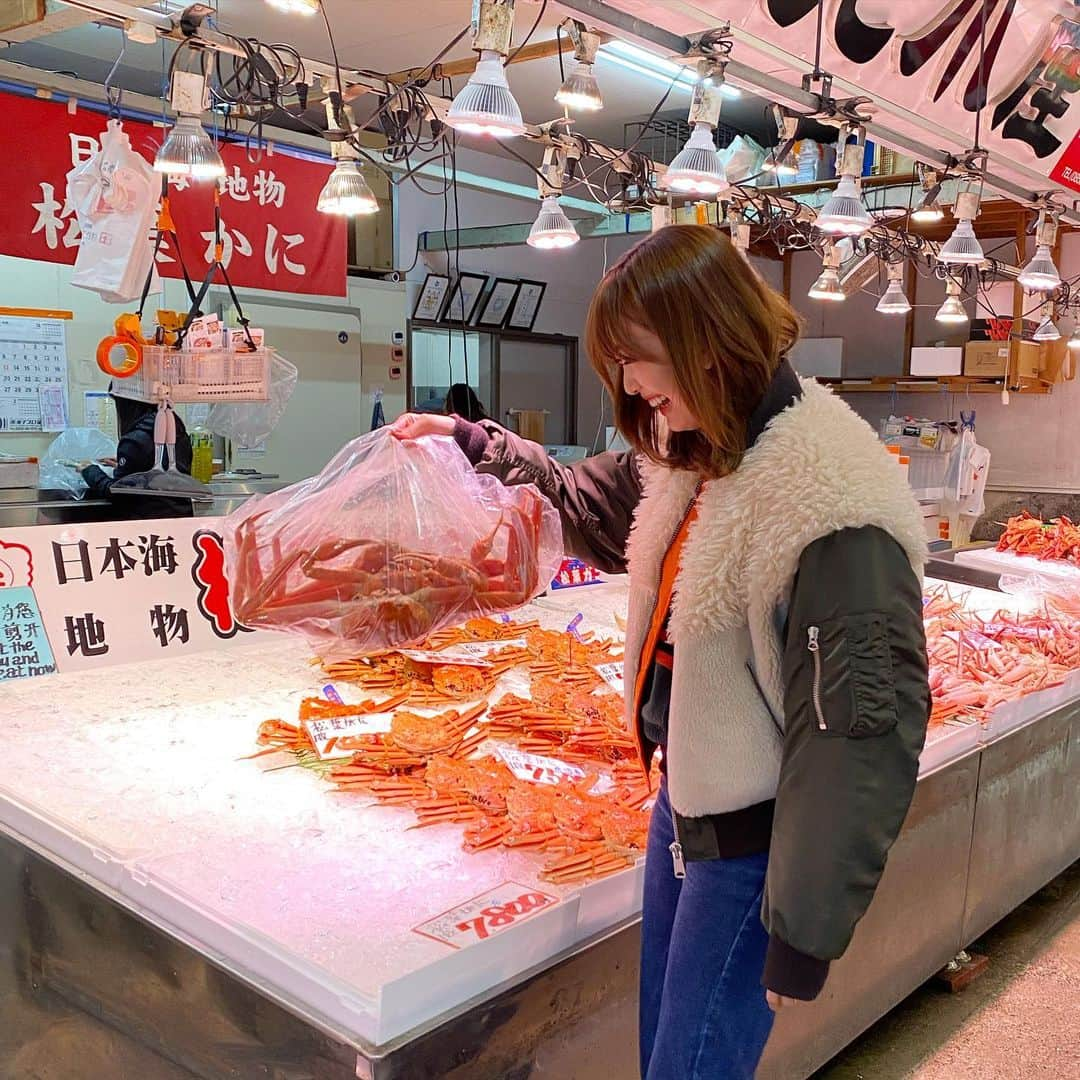 佐達ももこさんのインスタグラム写真 - (佐達ももこInstagram)「島根の続き〜✌️﻿ ﻿ 島根観光でドライブしたら﻿ 気付いたら鳥取に来てた🗾❤️﻿ ﻿ とりあえず鬼太郎たちに﻿ ご挨拶しました👻👻👻﻿ ﻿ 今度は鳥取砂丘にも行ってみたいな🏜﻿ ﻿ 境港で買って帰ったカニが﻿ 絶品すぎました🦀🦀🦀﻿ ﻿ #鳥取旅行#鳥取県#水木しげるロード#ゲゲゲの鬼太郎#境港」2月4日 18時59分 - sadamomodayo