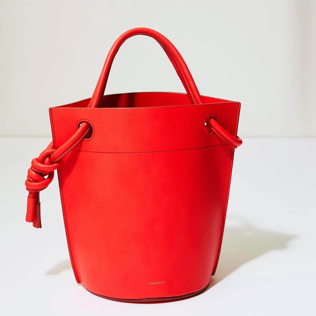GLOWさんのインスタグラム写真 - (GLOWInstagram)「GLOW3月号バッグ特集より、華やかカラーのバッグをご紹介❤️ 赤やピンクは気持ちが華やかになりますね！ 他にも色々なブランドや形のバッグを紹介していますのでぜひご覧ください！ #雑誌グロー　#バッグ　 #カバン　#ピンク　編集h」2月4日 18時59分 - glow_tkj