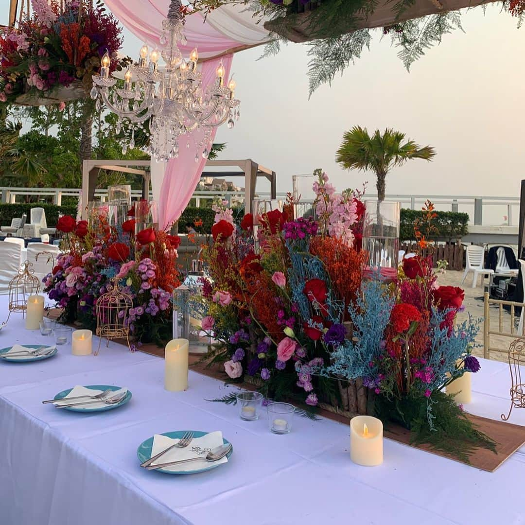 芽華ららさんのインスタグラム写真 - (芽華ららInstagram)「❤️💜💙💚💛🧡﻿ ﻿ ﻿ It became an forgettable memory and experience.﻿ That’s amazing!!﻿ There are some photogenic decorations ﻿ on the beach.﻿ I took a lot of photos 😆﻿ It’s “kawaii”💓﻿ ﻿ さすがインスタ大国のタイ🇹🇭🐘﻿ 会場装飾のレベルが凄すぎた😍✨✨✨﻿ ビーチでのウェディング🏖👰🤵💕﻿ 海外映画みたいだったよ🥺💓✨﻿ 屋外でこんなに盛大に、雨絶対降らないって自信がなきゃ出来ないよね🤣﻿ ﻿  #wedding#weddinparty#thailand#beach#sunset#instagramable#photogenic#kawaii #インスタ大国#タイ#ウェディング#ビーチウェディング#フォトジェニック#インスタ映え#rarastagram#❤️」2月4日 19時01分 - rara.world