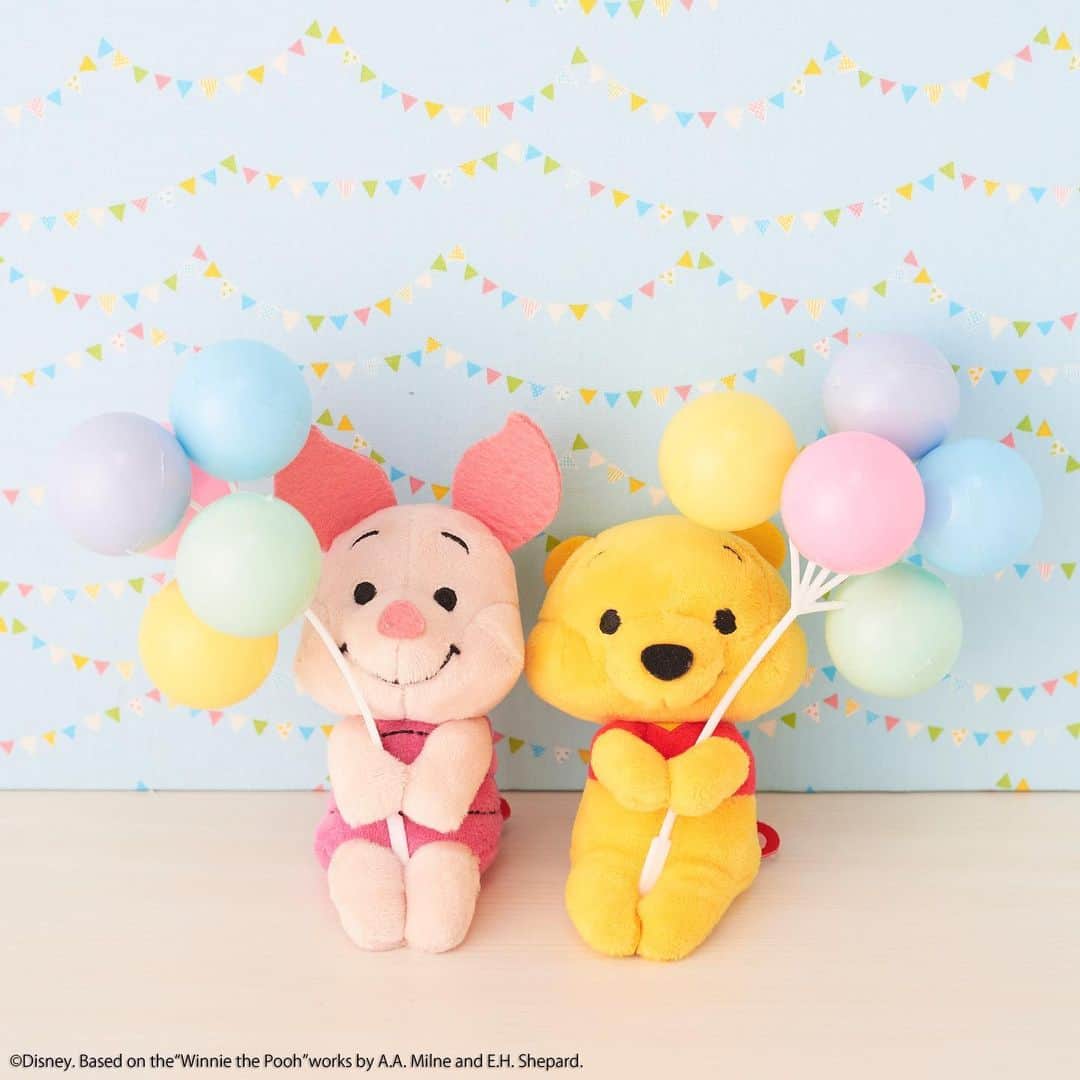 ちょっこりさん【公式】のインスタグラム：「#20200204 * 今日は『くまのプーさん』スクリーンデビューの日♡ ピグレットといっしょに、ちょっこり♡ * #ちょっこりさん #ディズニー#ディズニーグッズ #ぬい撮り#ぬいぐるみ #chokkorisan#disney #takaratomyarts #ぬいぐるみと撮り隊 #disney写真部 #ディズニーグッズ #ちょっこりさん好きな人とつながりたい  #くまのプーさん」