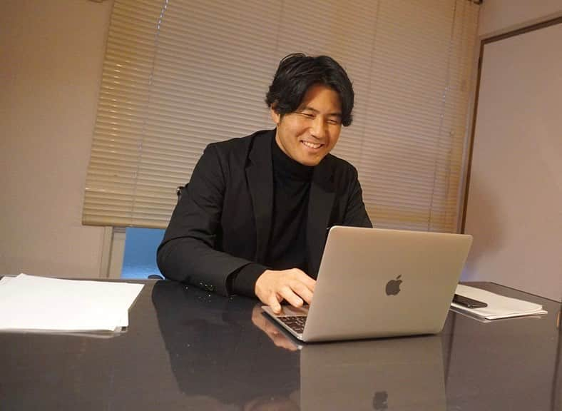 小宮山尊信のインスタグラム：「会社設立準備から現在に至るまでを川崎フットボールアディクトに取材していただきました。今回は最初の頃の話がのってます！ #川崎フットボールアディクト」