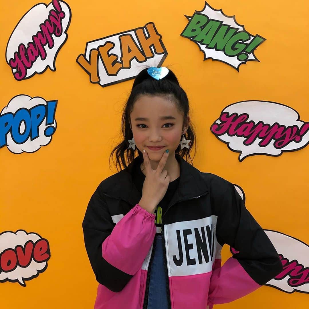 ニコ☆プチのインスタグラム：「ピカピカおでこがキレイなユヅキ🌟 ハデなカッコもお似合いなのです✌️ #ニコプチ #川本結月 #プチモ」
