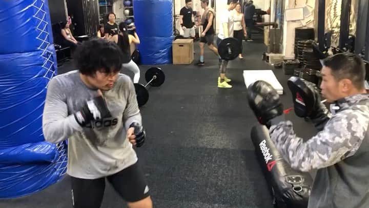 稲垣啓太のインスタグラム：「Combat training. 三崎さん @kazuomisaki に鍛えて頂きました🔥更にプレッシャーをかけていく。 @haleo_daikanyama」