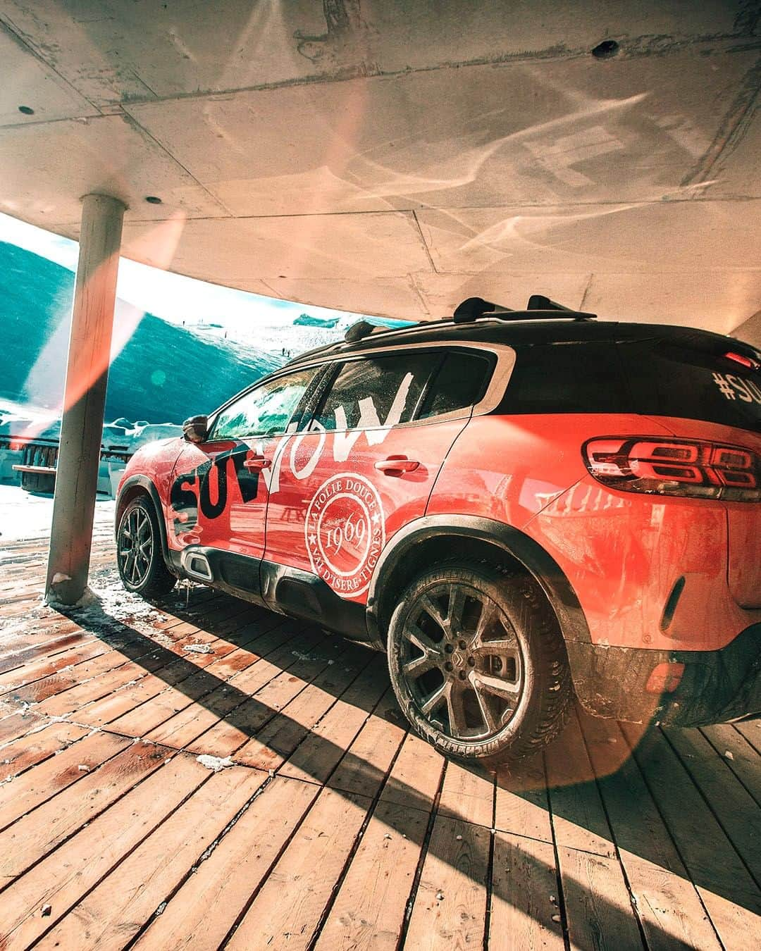 Citroënさんのインスタグラム写真 - (CitroënInstagram)「Drive with a view 🏔! @foliedoucevaldisere  #Citroën #C5AircrossSUV �#SUV #Comfort #InspiredByYou #Fun #Winter #Adventure #FolieDouceValdIsere #Ski #SkiTroën #CarsOfInstagram #InstaCar #PicOfTheDay」2月4日 19時57分 - citroen