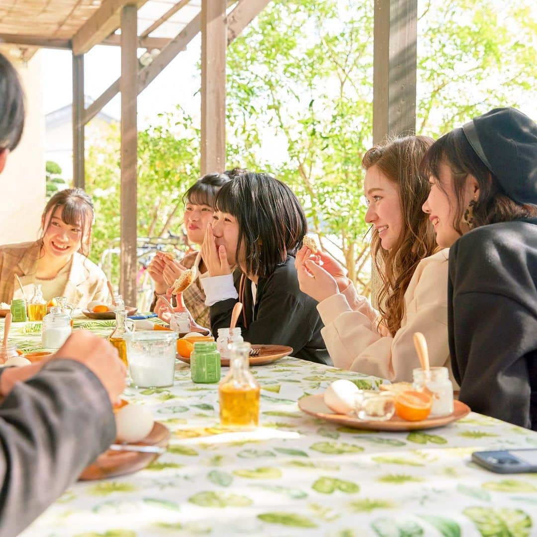 『恋する❤︎週末ホームステイ』公式さんのインスタグラム写真 - (『恋する❤︎週末ホームステイ』公式Instagram)「運命のトランプデート発動🃏﻿ ペアになってほしい2人をコメントしてね☝️💘﻿ ﻿ ﻿ 4日目でトランプデートが…❤️﻿ 9人の恋を大きく動かす運命の時間。﻿ ﻿ 好きなあの人に想いは届くの🥺？﻿ 神様のいたずら？それとも‥﻿ ﻿ 今夜のスタジオゲストは #ねお ちゃん！﻿ LilacのMVについて話してくれたよ🎥✨﻿ スタジオトークにも注目して見てねb﻿ ﻿ @koisute_official ストーリーからリアタイ📺❤️﻿ ﻿ ♡…♡…♡…♡…♡…♡…♡…♡…♡…♡…♡…♡…﻿ ﻿ 📣新シーズンSTART❗️﻿ 恋する❤︎週末ホームステイ2020・冬「勇気」﻿ 2020/1/7(火)よる10時〜♥️﻿ ﻿ メンバーをフォローして恋を応援してね🙏﻿ ❄️北海道・東北女子﻿ 🐥かりん @topppp_karin﻿ 🐬スタンリー @stanley_miwa_kelly﻿ 🎀ゆうな @yu_na0905﻿ 🐱みく @01mire﻿ 🐰はるみ @haaaaa__lum﻿ ﻿ ﻿ ✈️全国センバツ男子﻿ 🐸兵庫センバツ✈︎やまげ @rym____05﻿ 🐵東京センバツ✈︎おうた @ta__ou﻿ 🦁静岡センバツ✈︎たくま @kondotakuma_official﻿ 👓神奈川センバツ✈︎とわ @hairshark36﻿ ﻿ ♡…♡…♡…♡…♡…♡…♡…♡…♡…♡…♡…♡…﻿ ﻿ ﻿ 🎤Lilacメジャーデビューに向けて奮闘中💪🎸✨﻿ 「青春バンドワゴン Lilac from 恋ステ」﻿ がアベマビデオ限定で配信中🎬🔥﻿ ﻿ 応援してね🎉﻿ ﻿ ＼目指せ19万人🙌／﻿ いつもありがとう🙇‍♀️♥️﻿ これからもよろしくね☺︎﻿ ━━━━━━━━━━━━━━━━━━﻿ #恋ステ #恋する週末ホームステイ ﻿ #AbemaTV﻿ #ねお #youtube  #イケメン #高校生バンド #かっこいい﻿ #instalike#instalove #Popteen﻿ #恋愛 #恋 #制服コーデ #バンド #lilac﻿ #可愛い #遠距離恋愛 #青春 #かわいい﻿ #カップル #冬 #winter #冬デート #デート ﻿ #北海道 #兵庫 #東京 ﻿#東北 ━━━━━━━━━━━━━━━━━━」2月4日 19時57分 - koisute_official