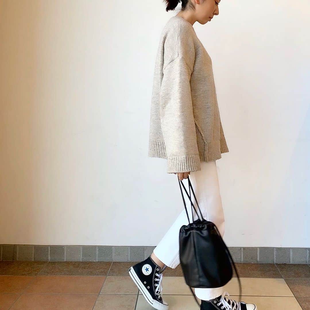 aki_closetのインスタグラム：「. こないだの☺︎ .  子供が小さいからだいたいこんなカジュアルコーデばかり .  色だけ春を意識して明るめカラー𓂃𓇬 . このUNIQLOデニム大活躍◡̈ . #machatt #uniqlo #gu_for_all #gu_global  #converse」