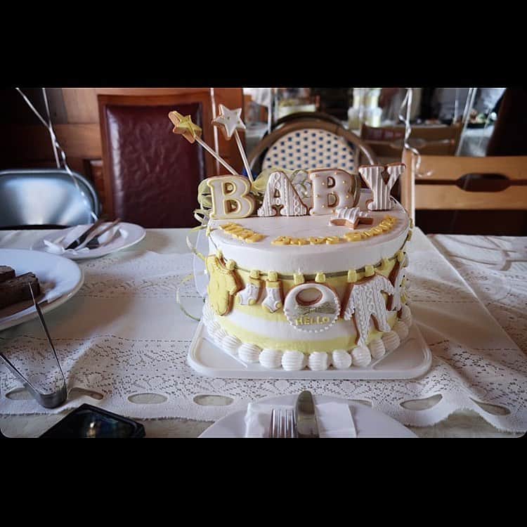 ai okadaさんのインスタグラム写真 - (ai okadaInstagram)「素敵に写真におさめてもらって 嬉しい👶💛💫🌼🐣🌜✨ #babyshower #babyshowercake  #ailovecake  @torivomit 💛」2月4日 20時04分 - ai_okada_