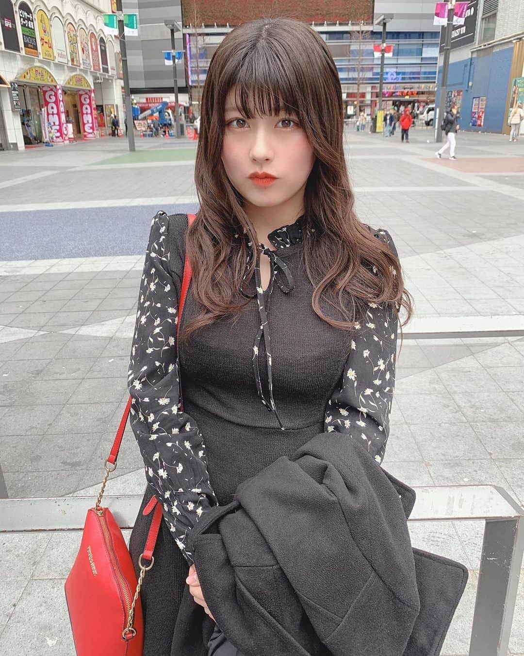 ちとせよしのさんのインスタグラム写真 - (ちとせよしのInstagram)「今日も髪の毛巻いてみました︎︎︎︎☺︎ ワンピースはHOTPING(@hotping_japan)さん🙌🏻 ･ ･ ･  #selfie #shinjuku #koreanfashion #hotping #hairstyle  #セルフィー #新宿 #韓国ファッション #ワンピース #巻き髪 #ヘアアレンジ」2月4日 20時07分 - chitose_yoshino