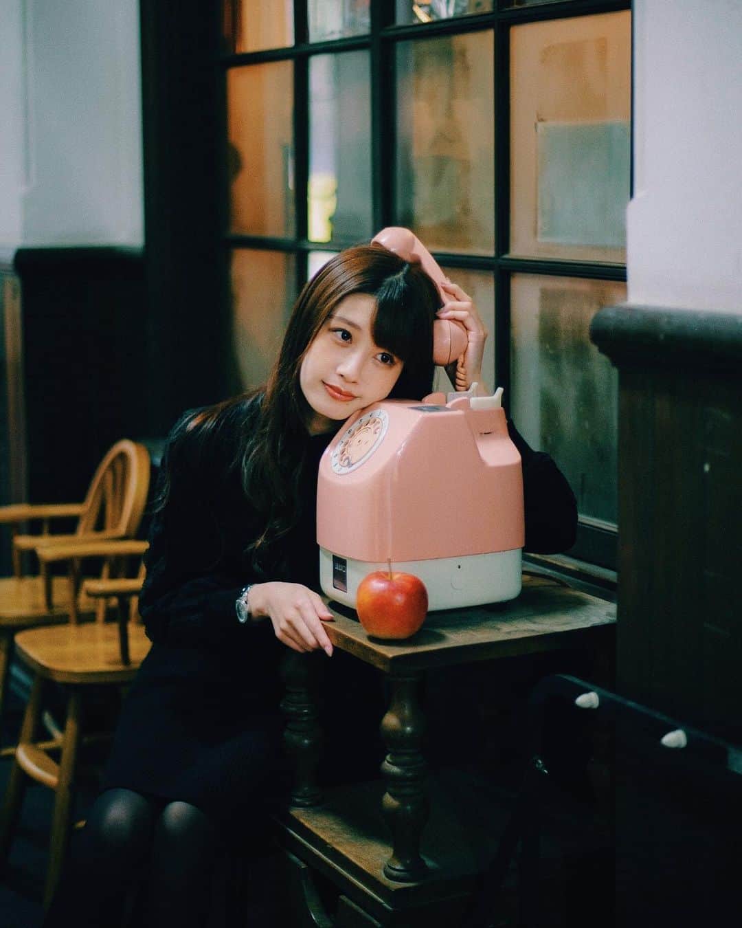 hiderin777のインスタグラム：「🍎 . . . ピンク電話のかけ方☎️ . . . . shot by 日出木りんご　@ringostar.desu」