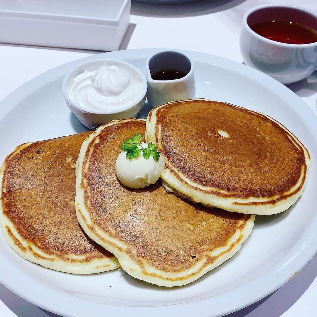 花城アリアさんのインスタグラム写真 - (花城アリアInstagram)「３時間大人の方にレッスンしたあと 今日もお仕事の話をしながら 美味しいものを頂いてしまった❣️ さすがに３枚は食べ過ぎた！😂 お腹空いている時に注文したら多く頼んじゃいますね😅💦」2月4日 20時35分 - aria.kajo