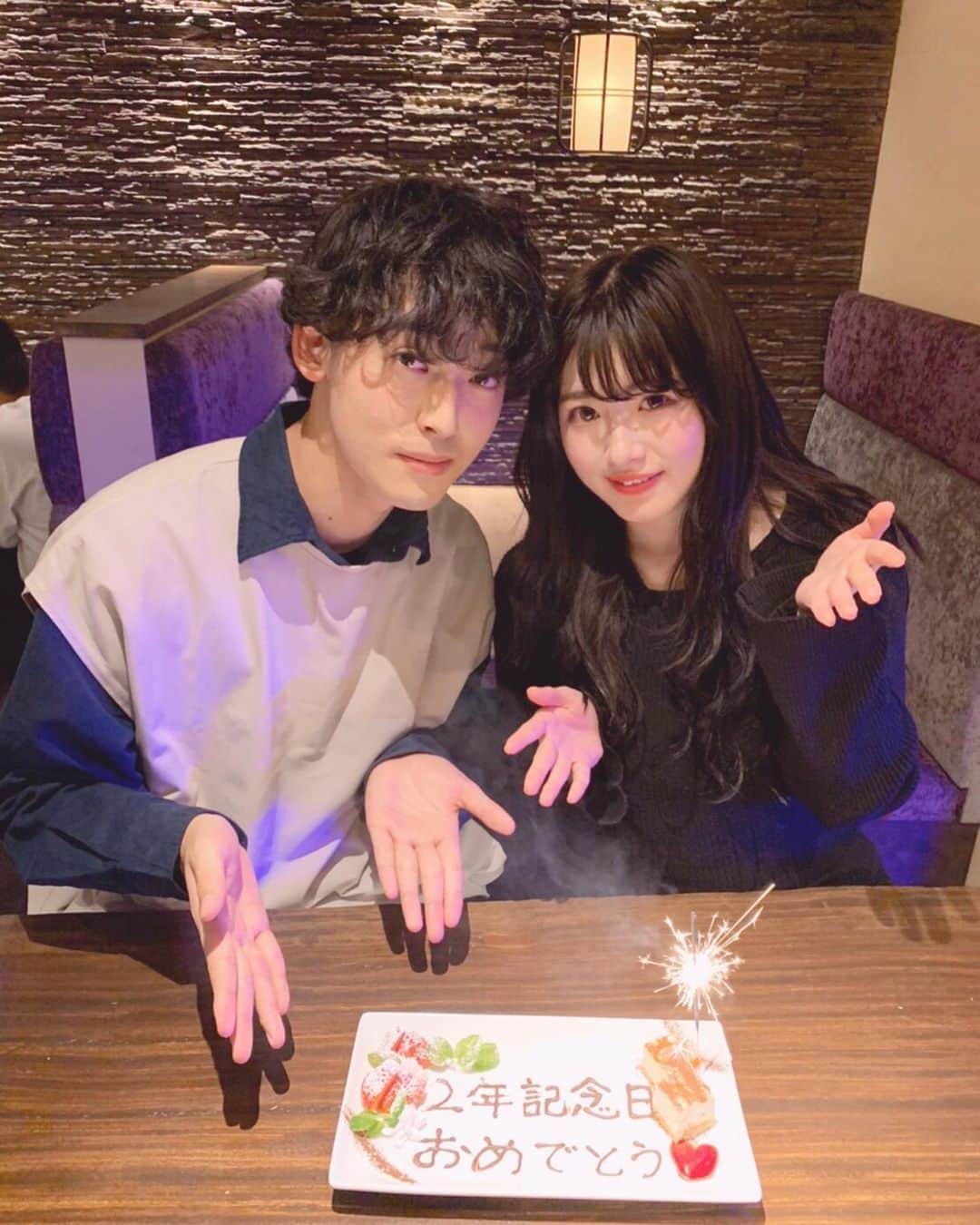 青木菜花のインスタグラム：「.﻿ .﻿ 2年記念日🥰﻿ ﻿ いつもあんまり語らないので今日だけは、、🤣﻿ ﻿ 今日でかじくんと付き合って2年、﻿ 出会ったきっかけも普通とは少し違って付き合い始めもお互い知らないことばかりで正直こんなに続くと思っていなかったし何よりもこんなに素敵な人に出会えてこれからもずっと一緒にいたいって心から思えるそんな人に出会えて幸せです﻿ ﻿ 2年も経つのに毎日好き好きって感じだし﻿ もうほんとに大好きだーーーーーーーって未だになってる私です﻿ ﻿ 3年5年10年何十年って一緒にお祝いしようねねねねねね大好きだよかじ！！！！！﻿ .﻿ . #なのかじ #2年記念日 #2yearsanniversary」