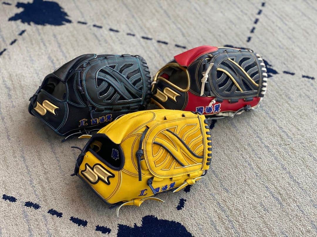 のインスタグラム：「いつもありがとうございます^ ^ 2020年用グラブ！ . #SSK#proedge #プロエッジ #2020年用 #感謝」