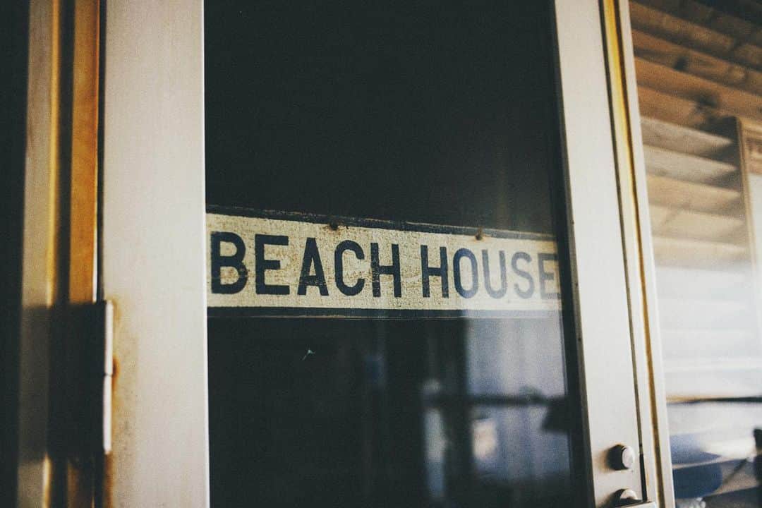 稲垣雅彦のインスタグラム：「BEACH HOUSE #instagood #instadaily  #seaside #leicasl2」