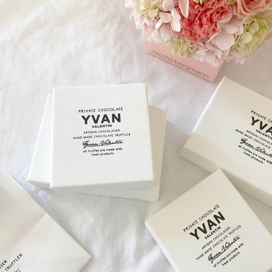 小原星のインスタグラム：「1日1粒…🍫♡ #yvan . #なんて無理でした #来年も絶対買いに行きたいです🥰♡」