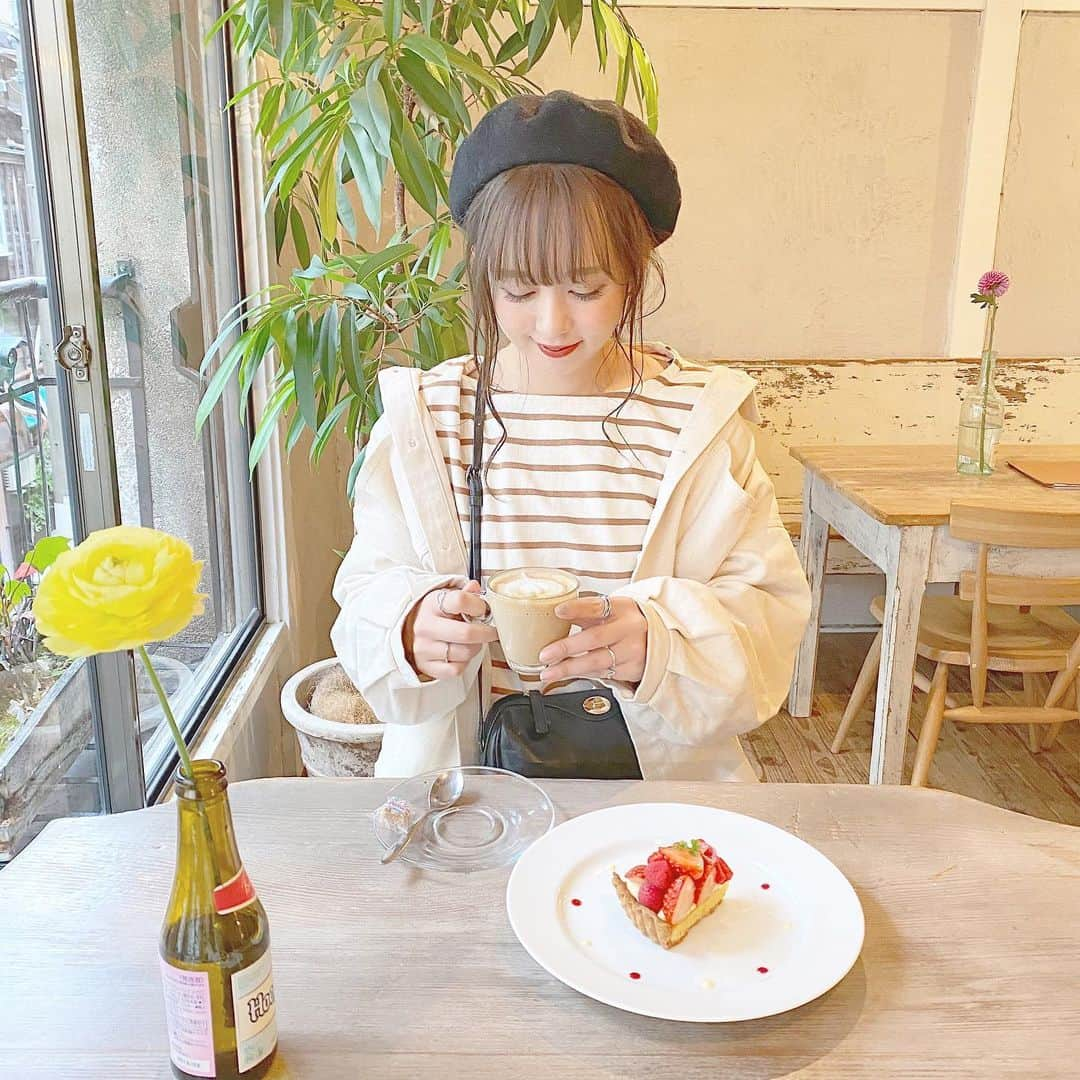 haruさんのインスタグラム写真 - (haruInstagram)「ㅤㅤㅤㅤㅤㅤㅤㅤㅤㅤㅤㅤㅤ ㅤㅤㅤㅤㅤㅤㅤㅤㅤㅤㅤㅤㅤ ㅤㅤㅤㅤㅤㅤㅤㅤㅤㅤㅤㅤㅤ #おはるカフェめぐり ㅤㅤㅤㅤㅤㅤㅤㅤㅤㅤㅤㅤㅤ この間 @choco__24_ と行った @otonova ☺️❤︎ ㅤㅤㅤㅤㅤㅤㅤㅤㅤㅤㅤㅤㅤ 前休みだったからリベンジできてよかった🤭💓 イチゴのタルト🍓本当に美味しかったな〜🥰！ ㅤㅤㅤㅤㅤㅤㅤㅤㅤㅤㅤㅤㅤ 店内も可愛くて居心地良かった☺️✨ ㅤㅤㅤㅤㅤㅤㅤㅤㅤㅤㅤㅤㅤ 最後は謎なポーズ🤣( 笑 ) ㅤㅤㅤㅤㅤㅤㅤㅤㅤㅤㅤㅤㅤ ㅤㅤㅤㅤㅤㅤㅤㅤㅤㅤㅤㅤㅤ この日はもうすぐだね！とか話してた ちょこちゃんの結婚式👰🤵🧡 当日本当にたくさんの幸せをもらいました😭❤️❤️ 私も参列して良かったと思ってもらえる結婚式にしたいな🥺✨ ㅤㅤㅤㅤㅤㅤㅤㅤㅤㅤㅤㅤㅤ ㅤㅤㅤㅤㅤㅤㅤㅤㅤㅤㅤㅤㅤ #おはるの東京カフェ #東京カフェ ㅤㅤㅤㅤㅤㅤㅤㅤㅤㅤㅤㅤㅤ」2月4日 21時05分 - __haru3