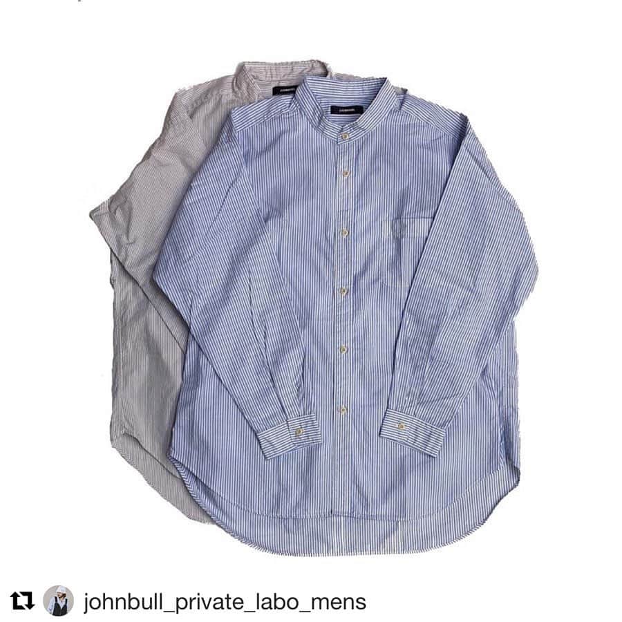 ジョンブルさんのインスタグラム写真 - (ジョンブルInstagram)「#Repost @johnbull_private_labo_mens with @get_repost ・・・ JOHNBULL"Sシリーズ“﻿ ﻿ lot_S3001﻿ col._gray/blue﻿ price_¥15,000(+tax)﻿ ﻿ 古着のシャツの雰囲気が良い。﻿ 細番手で高密度。特別上質な糸でなくてもどこかふくらみがある。それでいて毛羽も少なく洗いざらしでもだらしなくない。﻿ 昔の紡績技術では自然なムラ糸になってしまっただけかもしれない。﻿ ﻿ 簡単そうで意外と難しいそんな糸を少しだけ麻を混ぜることで表現しました。﻿ 経糸はストレートの細番手。緯糸には少しだけ麻を混ぜて自然なムラが出るような糸に。﻿ あまり麻を多くしすぎると光沢が出すぎてしまうのであくまでも少しだけ。そして打ち込みを増やして織り上げる。﻿ ムラ糸が影響して細いストライプが少し歪んだように見えて程よくカジュアルな雰囲気の素材に仕上げています。﻿ ﻿ ワイドシルエットのパンツとの相性を考えてオーバーサイズにしました。﻿ ラフに着られるように衿はカットオフしたバンドカラーにし、ジャケットを着用した際にも衿が潰れずにキレイに収まります。﻿ 裾のラウンドをきつくすることで着丈は長いがだらしなく見えないようにしています。袖口の開きもワークテイストにしてカジュアルに仕上げています。﻿ バサっと羽織っていただき、袖をグルグルと折り返してラフに着こなしていただきたい1着です。﻿ ﻿ ﻿ ﻿ ﻿ #johnbull ﻿ #johnbullprivatelabo ﻿ #ジョンブル ﻿ #ジョンブルプライベートラボ ﻿ #デニム ﻿ #sシリーズ ﻿ @johnbull_private_labo ﻿ @johnbull_private_labo_mens」2月4日 21時10分 - johnbull_private_labo