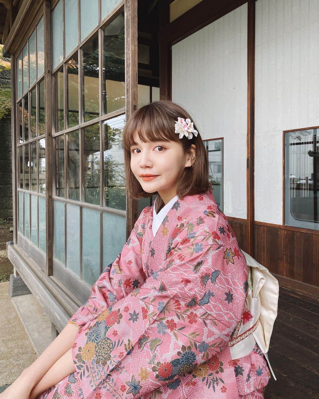 村田倫子さんのインスタグラム写真 - (村田倫子Instagram)「おしらせです。🌸 . . この度「桜に染まるまち、佐倉」のイメージキャラクターを務めることになりました。 . . 学生時代、ずっと通っていた街。 私の青春がぎゅっとつまった大切な場所。 このようなご縁で携われて、本当に嬉しいです…。 (お話きたときびっくりして、すぐに高校の友達に連絡しました笑)  撮影もずっと楽しかったなあ…。 色んな人に、佐倉の魅力を知っていただきたいです☺︎ . .  佐倉のことがぎゅっとつまった特設ページも公開されてます。 私のインタビュー記事もあるので、ぜひ…。(高校時代のあんなことやこんなことを話しました) . .  今後、こちらにぞくぞくと素敵なコンテンツが公開されるのでお楽しみに🌸 駅も春に向けて面白くなるみたい…？！ ポスターは見つけたら教えてね☺︎ ☞ https://www.city.sakura.lg.jp/sakura/sakura/ . .  #桜に染まるまち佐倉 #京成桜駅 #佐倉市 #佐倉 #sakuracity」2月4日 21時11分 - rinco1023