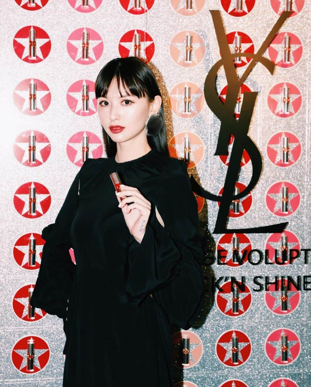 鈴木えみさんのインスタグラム写真 - (鈴木えみInstagram)「@yslbeauty “ROUGE VOLUPTE ROCK’N SHINE” LAUNCH EVENT #ルージュヴォリュプテロックシャイン 2月5日全国発売💄 #YSLBEAUTY」2月4日 21時23分 - emisuzuki_official