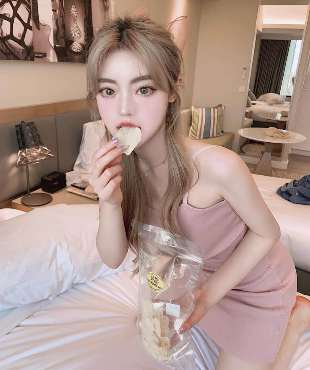 キム・チョンアさんのインスタグラム写真 - (キム・チョンアInstagram)「호캉스 ~~~🍪🍪🍪 #먹고자고먹고자고」2月4日 21時23分 - 94_j.a