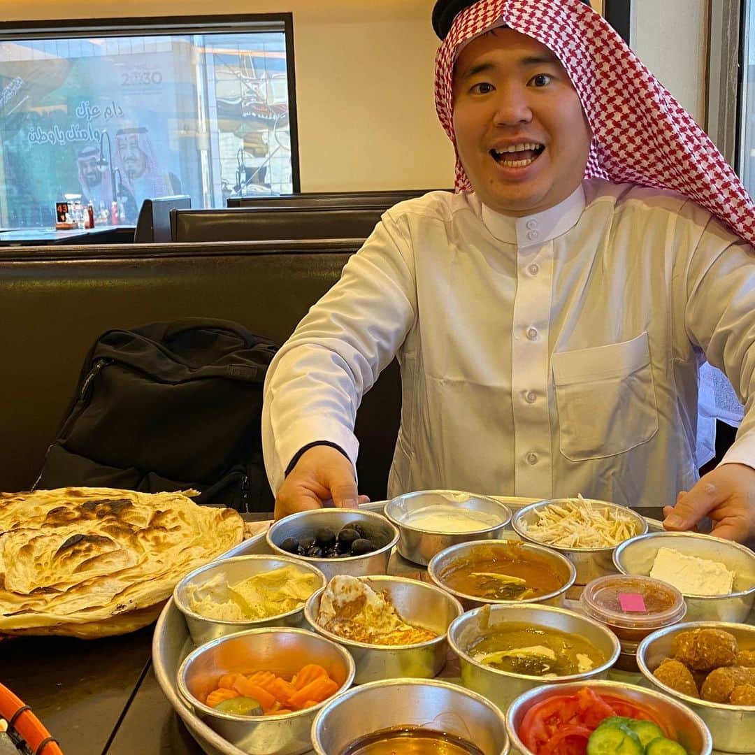 おのださんのインスタグラム写真 - (おのだInstagram)「サウジアラビアで民族衣装着たら人気者になりました笑  #サウジアラビア旅行　#🇸🇦」2月4日 21時33分 - mr.onoda