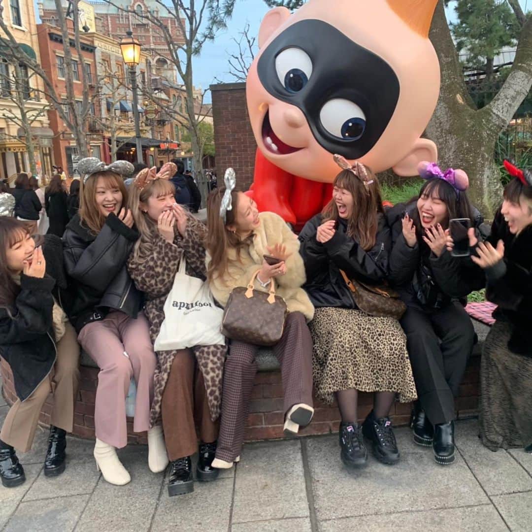高田茉実さんのインスタグラム写真 - (高田茉実Instagram)「𝙿𝚘𝚘𝚕𝚎𝚢𝚎 𝚘𝚖𝚘𝚝𝚎𝚜𝚊𝚗𝚍𝚘𓃗𓃱𓃒𓃠𓅷  みんなでディズニー♡ たのしかったー！ みんなありがとー🐭❤︎ #tokyodisneysea  #やまでぃの笑顔」2月4日 21時37分 - __mamico