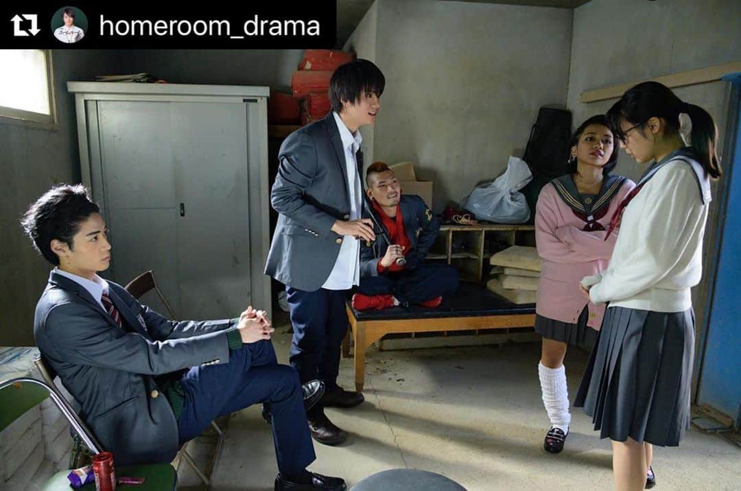 渡辺アオトさんのインスタグラム写真 - (渡辺アオトInstagram)「#Repost @homeroom_drama ・・・ . 学校でこんな不良グループに 囲まれたら…😱 一体何を企んでいるのでしょうか。。 凄まじい威圧感が。。 #ホームルーム #ドラマ特区 #3話 #手荒な真似はご容赦を #山田裕貴 #秋田汐梨 #若林拓也 #豊原江理佳 #渡辺碧斗 #ウメモトジンギ」2月4日 22時03分 - aoto_watanabe_official