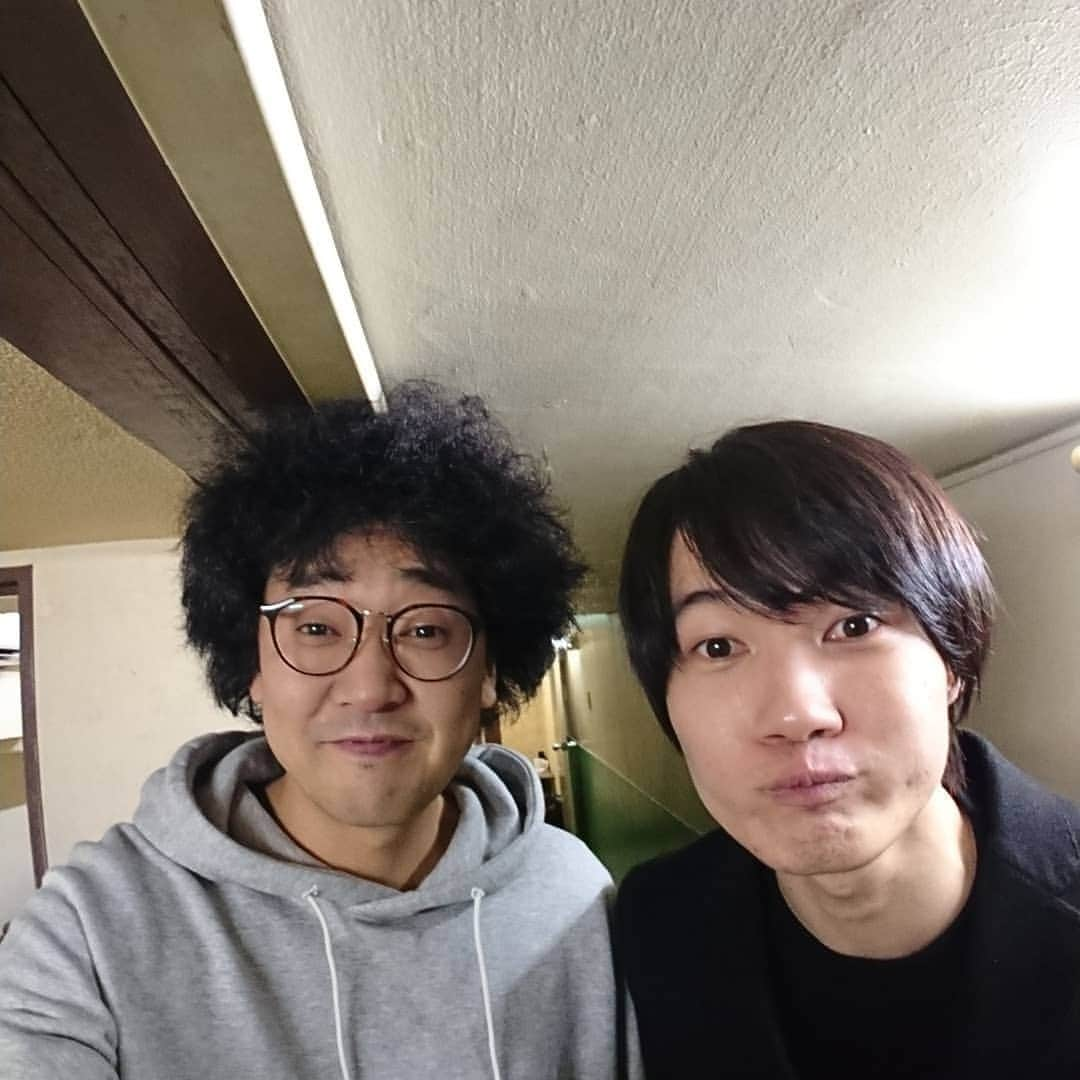 今井隆文さんのインスタグラム写真 - (今井隆文Instagram)「岩井秀人(WAREプロデュース) いきなり本読み！  皆川猿時さん 岸井ゆきの氏 後藤剛範ことごっちん スペシャルゲストに神木隆之介！  そして、男岩井秀人氏。  このメンバーでまさか、 おとこたち を読めるとは。  事前情報ゼロでしたが、俳優って、演出って、戯曲って、面白いんだな～。人間ってすげーな。と感じました。  本当に夢のような時間でした。 超絶楽しかった！  初見で台本をお客さんの前で読むと、劇の本番よりも、あーすれば良かったな～！こーすれば良かったな～！というのを終わった後にすごく考えられた！本番前にこれをやるのはありかもしれない！と勝手に思いました。  終盤のお客さんの集中力があがる感じ、あれは、岩井さんの戯曲の持つ力が大きすぎると思いました。偉大です。  岩井秀人さんとのちゃんとした出会いは、青天の霹靂でした。以前から作品は見ておりまして、そこからもう何年経つんだろ？  今回こうして、WAREとして一発目の企画に参加させて頂いて感謝しかない。これからも、力になれるよう、微力ながら頑張っていきたい！  俳優って楽しい！ を改めて教えて貰いました！  また出たいぞー！！！」2月4日 21時58分 - imataka_tenpa