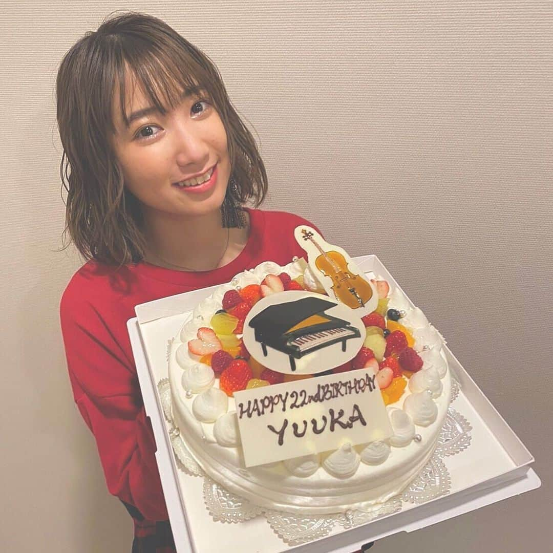 上野優華さんのインスタグラム写真 - (上野優華Instagram)「22歳！！！！！！！！！！！！ うわーーーーい！！！！！ #22nd #HappyBirthday #やったー #嬉しい #大人 #22歳 #🎂 #ケーキ #cake #バースデーケーキ #お祝い #ありがとう #よろしくね #誕生日 #BIRTHDAY」2月4日 22時06分 - yuukaueno0205