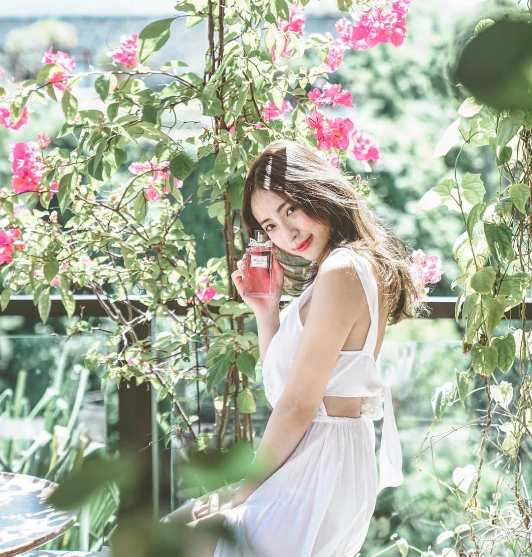 Giann Chanのインスタグラム：「The new Miss Dior Rose N’Roses is way too perfect for bali, it literally smells like the actual flower in the mother nature.  @diorparfums #missdiorforlove @diorbeautylovers #diorbeautylovers #diorhk」