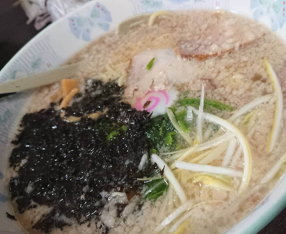 山田彩乃さんのインスタグラム写真 - (山田彩乃Instagram)「リリマリラーメン部。 昨日長岡だったので らあめん天山長岡店さんへ。 うまあーでした。 . .  岩のり好き(oﾟ▽ﾟ) .  #長岡市  #ラーメン  #らあめん天山  #らあめん天山長岡店  #背脂醤油  #塩も美味しかった  #リリマリラーメン部  #いつもラーメン食べるとき　 #写真撮り忘れる  #今回は上げてみる #リリマリ  #リリプロ  #山田彩乃」2月4日 22時08分 - ayano.yamada