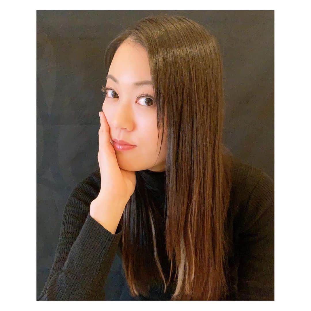 煌月爽矢のインスタグラム：「.﻿ .﻿ 台湾渡航前の最後のまつエク！﻿ 先日、いつもお気に入りの#プロケアアイラッシュ に行ってきました！﻿ ﻿ 今回は目尻にかけてオレンジをグラデーションで入れて、華やかにしてみたのですが……どうでしょーか(灬ºωº灬)﻿ ﻿ ﻿ ﻿ ﻿ 自まつ毛の状態をとても褒めて頂き、先月同様にシングルラッシュの左右60本ずつにしました！！﻿ 【Jカール】﻿ 【長さは8mm（目頭のみ7mm）】﻿ まつエクは自まつ毛が痛むというイメージのある方にも、是非トライアルメニューで試して頂きたいなぁ(*´ｪ｀*)﻿ 心配ご無用！という感じなので😋﻿ ﻿ ﻿ ﻿ ﻿ ﻿ 今回、以前使用してお気に入りだった、プルレシル トランスパレンマスカラトリートメントをもう一度使う事に♡（写真3枚目）﻿ 最近は欠かせないメイクアイテムの1つになり、リピートしてます😊﻿ ちなみにこちらはWebで購入できるそう〜♩﻿ ﻿ ﻿ ﻿ 乾燥のこの季節、メイクしている状態でまつ毛の乾燥も保護しながらケアしてくれる。﻿ だからこそ自まつ毛の状態を褒めて頂けたのかなーと思うと、お勧めの一品です！﻿ ﻿ ﻿ カラーエクステ、本当お気に入り！﻿ 色んな色挑戦したくなっちゃいます(*´ｪ｀*) ﻿ ﻿ ﻿ ﻿ いつも天使の様に対応して下さるスタッフの池永さん♡癒されまくりのひと時を過ごさせて頂いてます。﻿ 台湾から帰国したらまた行きますー！﻿ ﻿ ﻿ #まつエク﻿ #植睫毛﻿ #カラーエクステ﻿ #プルレシル﻿ #まつ毛美容液﻿ #クリアマスカラ﻿ #大のお気に入り﻿ #オレンジのまつげ💄」