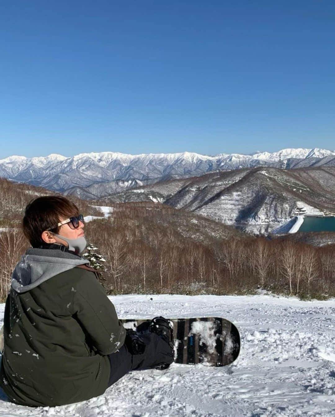 大倉士門さんのインスタグラム写真 - (大倉士門Instagram)「今年もシーズンイン！🏂❄️ 雪不足って言われてたけど ガンガン滑ってきました！💨🏂 今季も張り切って たくさん滑る🏂❄️ 誰か一緒に滑りにいこー🏂❄️」2月4日 22時28分 - shimonsmile