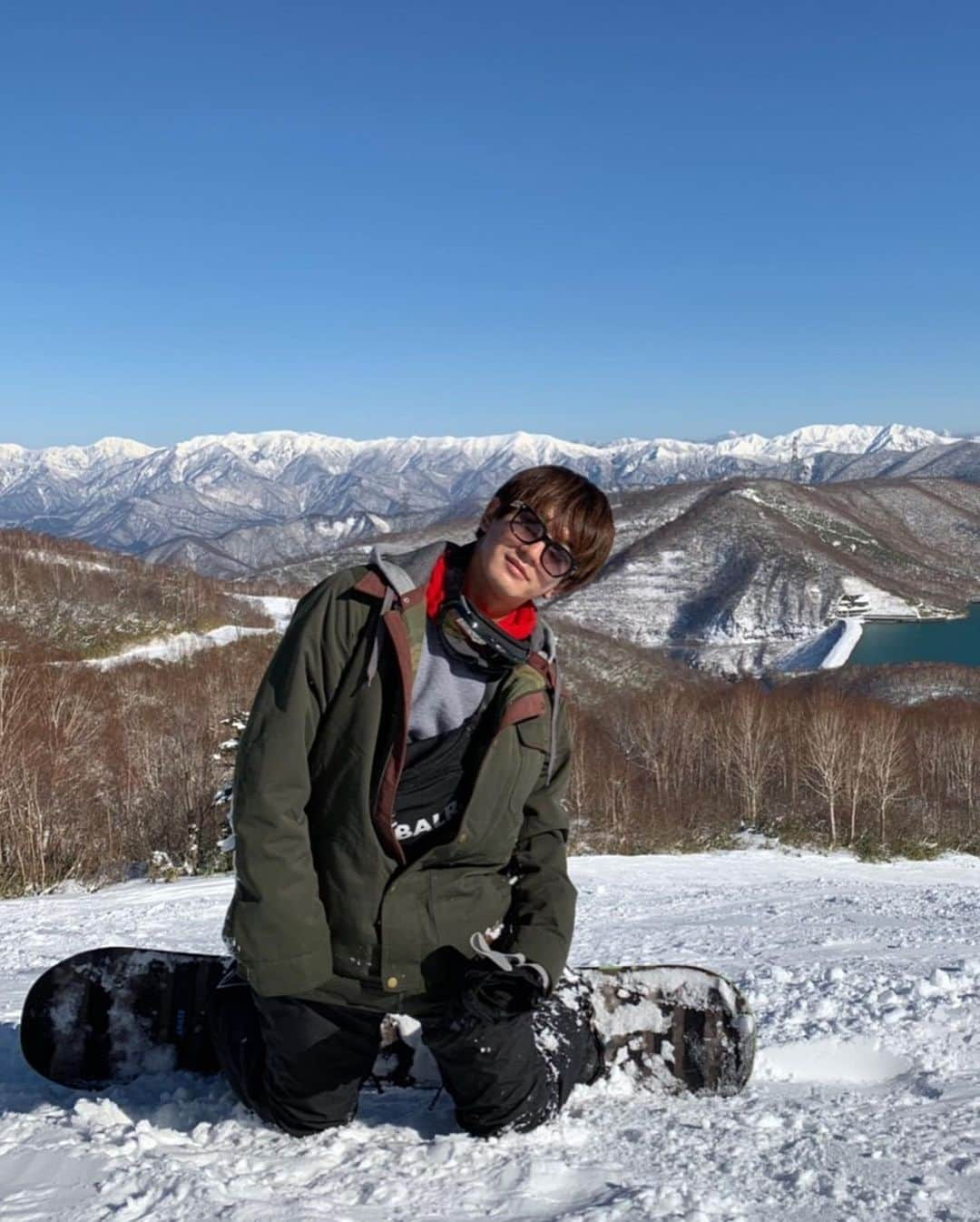 大倉士門さんのインスタグラム写真 - (大倉士門Instagram)「今年もシーズンイン！🏂❄️ 雪不足って言われてたけど ガンガン滑ってきました！💨🏂 今季も張り切って たくさん滑る🏂❄️ 誰か一緒に滑りにいこー🏂❄️」2月4日 22時28分 - shimonsmile