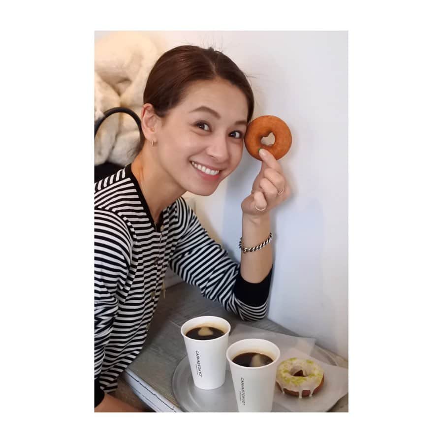 稲沢朋子さんのインスタグラム写真 - (稲沢朋子Instagram)「お蕎麦ランチ後に 🍩☕️☺️ #おしゃべり　#ランチ　#ドーナツ  #コーヒー」2月4日 22時41分 - ina_tomo