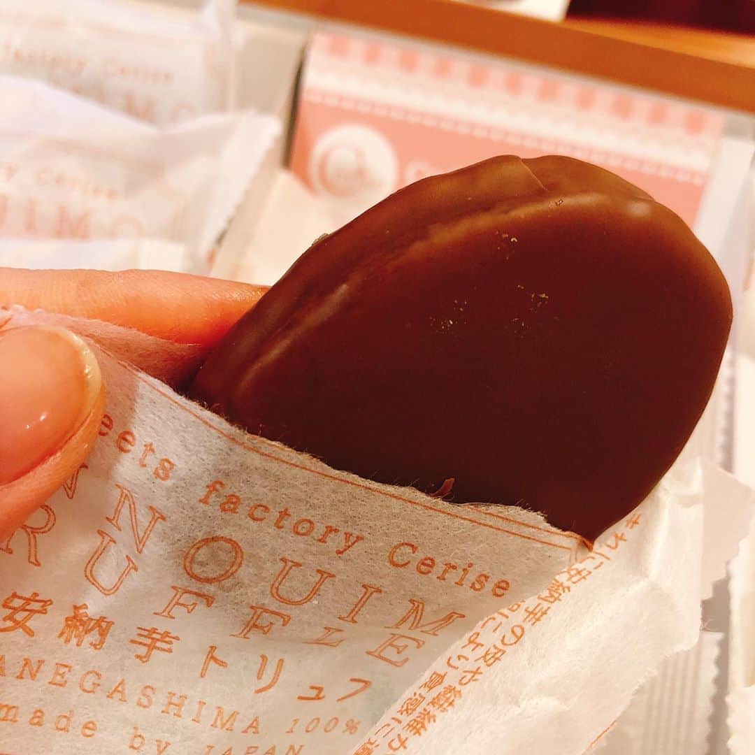 川田裕美さんのインスタグラム写真 - (川田裕美Instagram)「なにこれ… 美味しすぎて2つ目いってしまった！ ✨✨✨✨😋 #安納芋トリュフ」2月4日 22時54分 - hiromikawata163