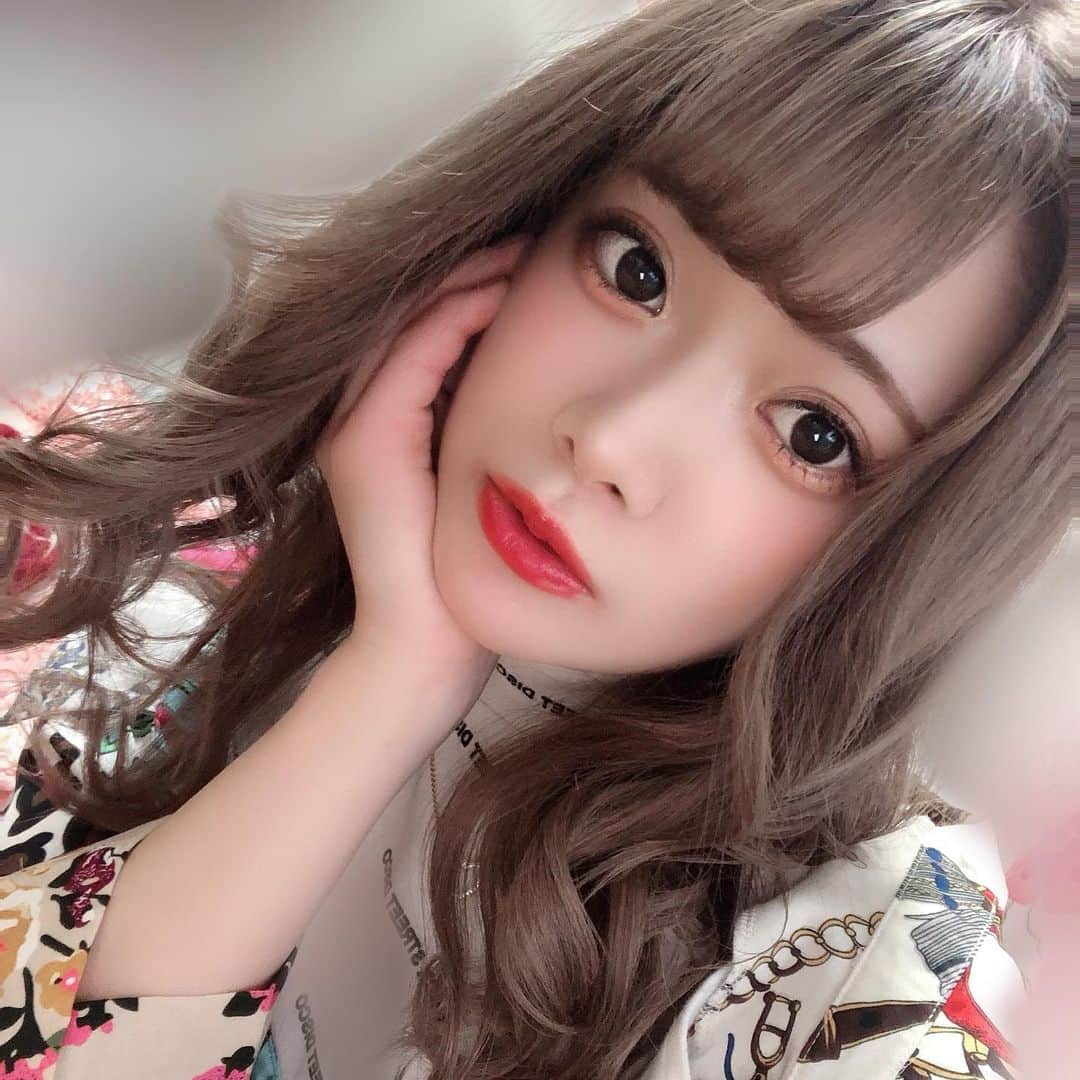 内田琴音のインスタグラム：「松岡さんタグ付けしてなかった😭 男性のお客さんも来店してるのよく見るのでぜひ〜！最寄りは原宿駅もしくは明治神宮前駅！」