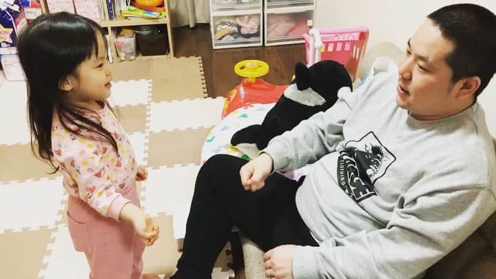 のインスタグラム：「#よく分かってないです。 #でも楽しいみたいです。 #3歳3ヶ月」