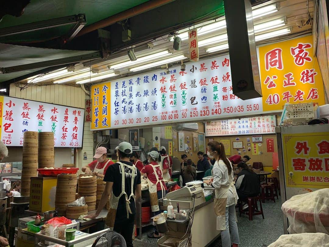 山本大希のインスタグラム：「ここの蒸し餃子、今まで食べた中で1番美味しかったです！しかも10個で30元(110円弱)の激安プライス。  おなかいっぱいですがあまりにもおいしかったのと、みなさんにその様子を動画でお届けしたいのでもう一回この店で餃子を食べてきます笑  #餃子 #蒸し餃子 #花蓮 #台湾 #台湾旅行 #台灣 #公正包子 #youtube #youtuber #youtuber好きな人と繋がりたい #youtubevideos」