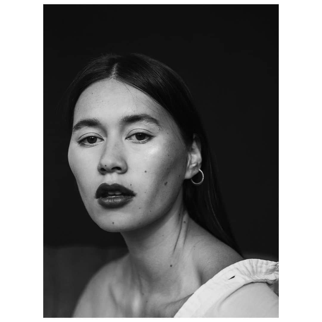 デニズテルリのインスタグラム：「For over a year me and the amazing @michelemargot collaborated on a series of photo’s of my first rtw collection.  I am ver happy and proud to finally present you with the first pictures.  The gorgious @darcyjonathans wearing the Anjelica strap on. Styling by the talented @palomargaritha and muh by the best @robin.duister  #denizterli #anjelica #michelevanvliet #nadavandalen #rtw #designershoes #collab #highheels #handmade #suedeshoes #rotterdam」