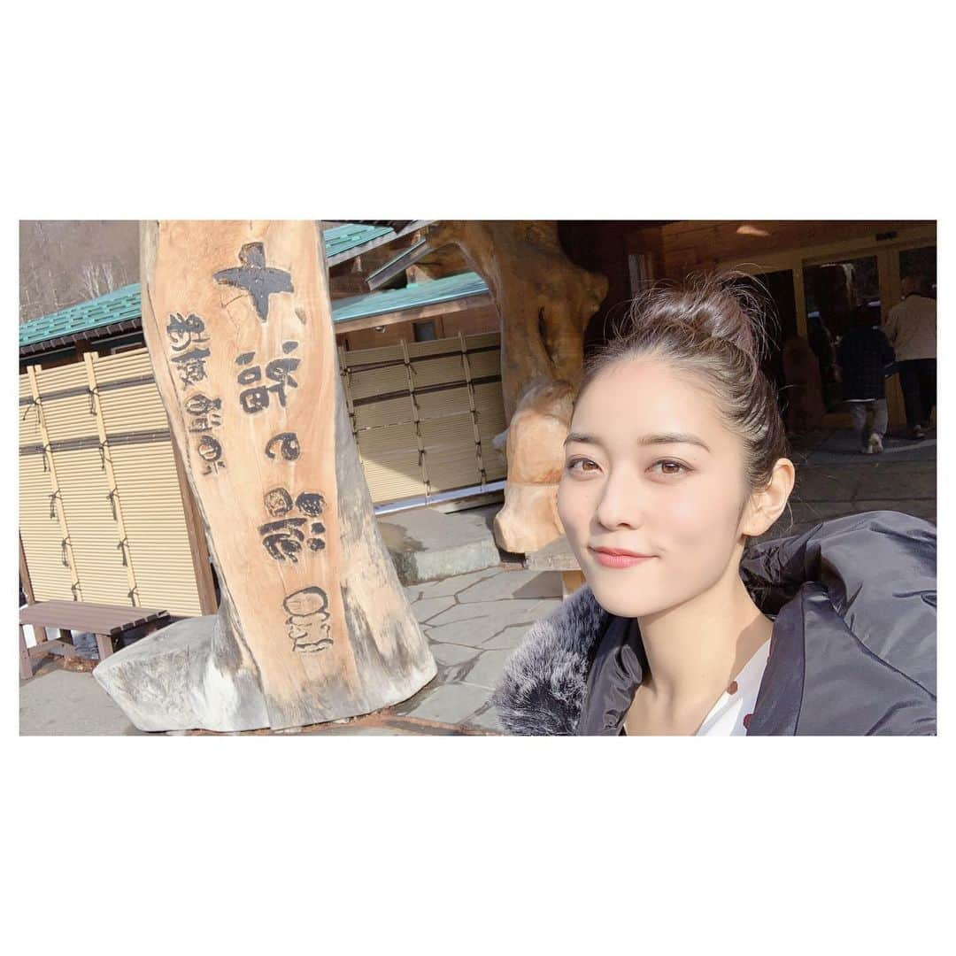 林恵理さんのインスタグラム写真 - (林恵理Instagram)「《出演情報》 2020年2月5日　19：00～20：00 SBCスペシャルに出演します！ 「湯上がりに食べたい！ 信州絶景温泉＆グルメ　日帰り旅」  県内で景色が自慢の「日帰り温泉」と、そこに行ったらぜひ食べたい「グルメ」をセットでご紹介します！ . . . まだまだ寒い日が続くので、 冷えた体を温めに、日頃の疲れを癒しに、ぜひ温泉へ♨️ 長野の皆さん、ご覧くださーい！ . . #nagano #onsen #reporter #trip #onsengourmet #sbc #信越放送 #温泉 #温泉グルメ #旅 #長野県 #長野 #温泉ロケ #♨️ #温泉ソムリエ」2月5日 0時59分 - eri_rin.215