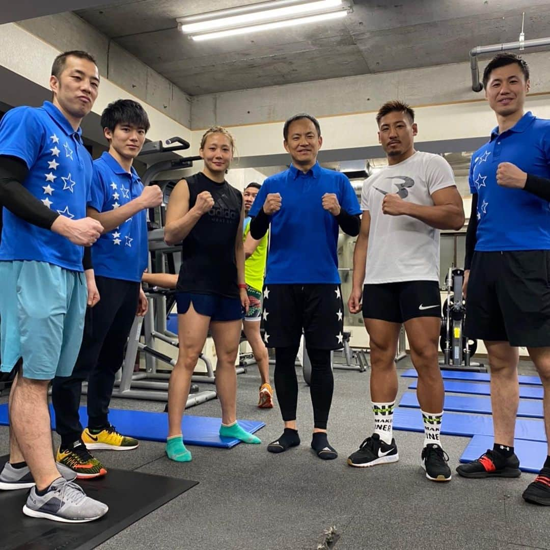 渡辺華奈さんのインスタグラム写真 - (渡辺華奈Instagram)「. Today's  Traininig 珍しく集合写真 最近膝の調子が戻ってきた！ スクワットが段々とできるよう になってきた！ . . #トレーニング #サーキット #土居トレ #mma #総合格闘技 #k-1 #柔道 #筋肉女子」2月5日 1時02分 - kana_0821