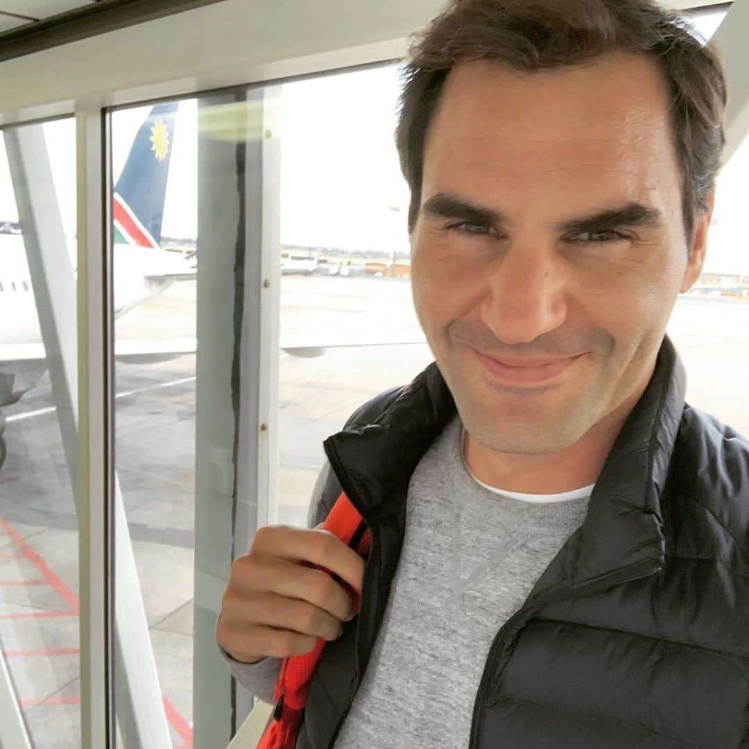 ロジャー・フェデラーのインスタグラム：「Landed safely in South Africa 🇿🇦, on the way to Namibia 🇳🇦 for our @rogerfederer.foundation site visit 😁🎾」