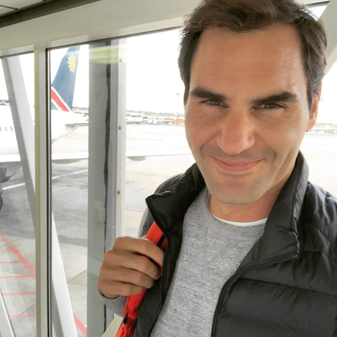 ロジャー・フェデラーさんのインスタグラム写真 - (ロジャー・フェデラーInstagram)「Landed safely in South Africa 🇿🇦, on the way to Namibia 🇳🇦 for our @rogerfederer.foundation site visit 😁🎾」2月5日 1時22分 - rogerfederer