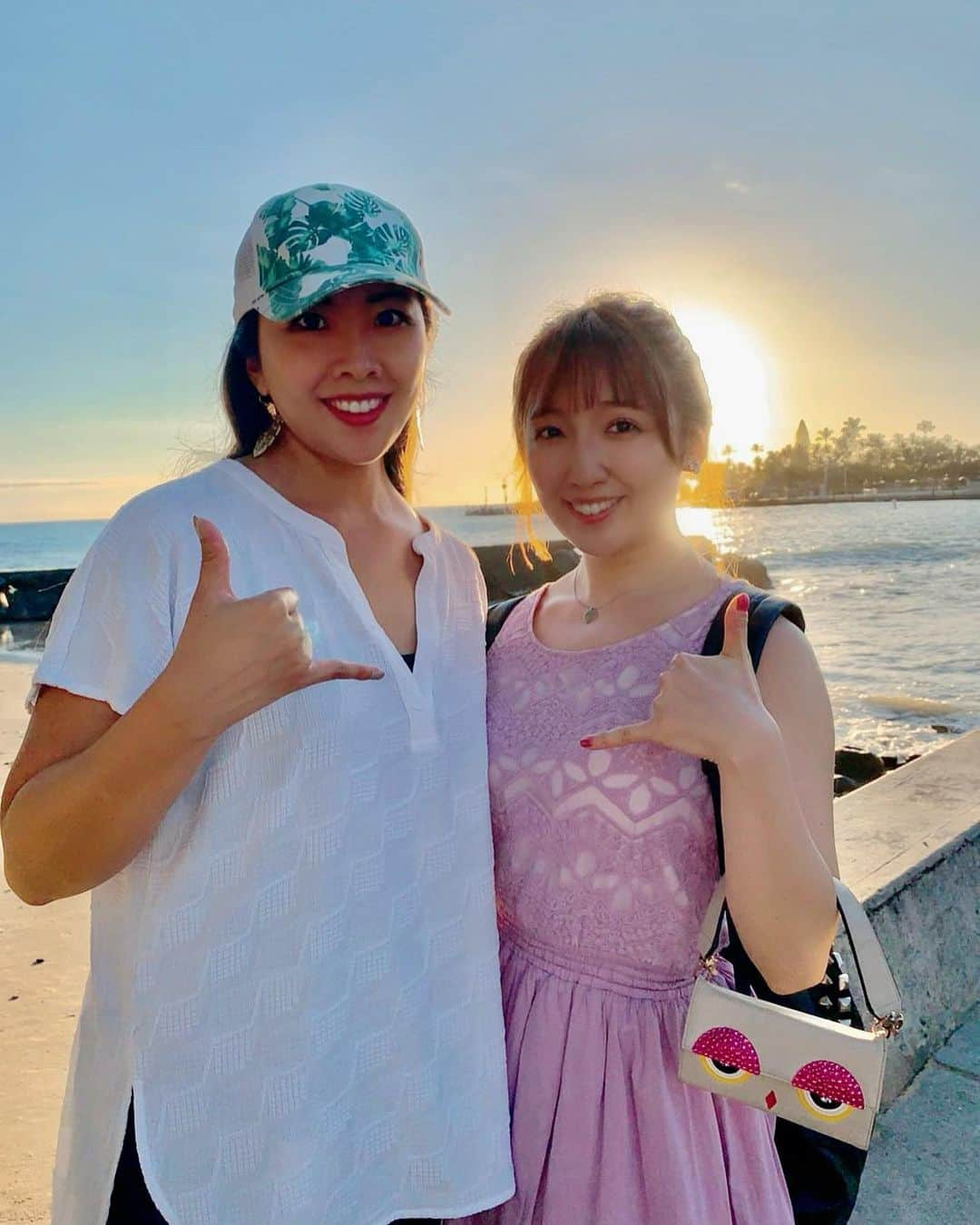 七瀬りりこさんのインスタグラム写真 - (七瀬りりこInstagram)「ハワイ島3日目‼️ 夕方までイルカを見たり🐬 ビーチでゆっくりしたり🏖 夕方からはハワイ島に住む同期のガイドにより観光‼️ コナの街へ行ったりスーパー(私は海外のスーパーが大好き)へ行ったりしました！ そして夜は星空を観に、、、🌌 これ合成じゃないの‼️ 本物の空‼️ 天の川も観られて本当に感動しました🥺✨ 夕食は、ザ・アメリカンメニュー😂 #ハワイ島 #Hawaii #ハワイ島旅行 #旅行記 #hiltonwaikoloa  #konabrewingco  #星空」2月5日 1時23分 - ririkonanase