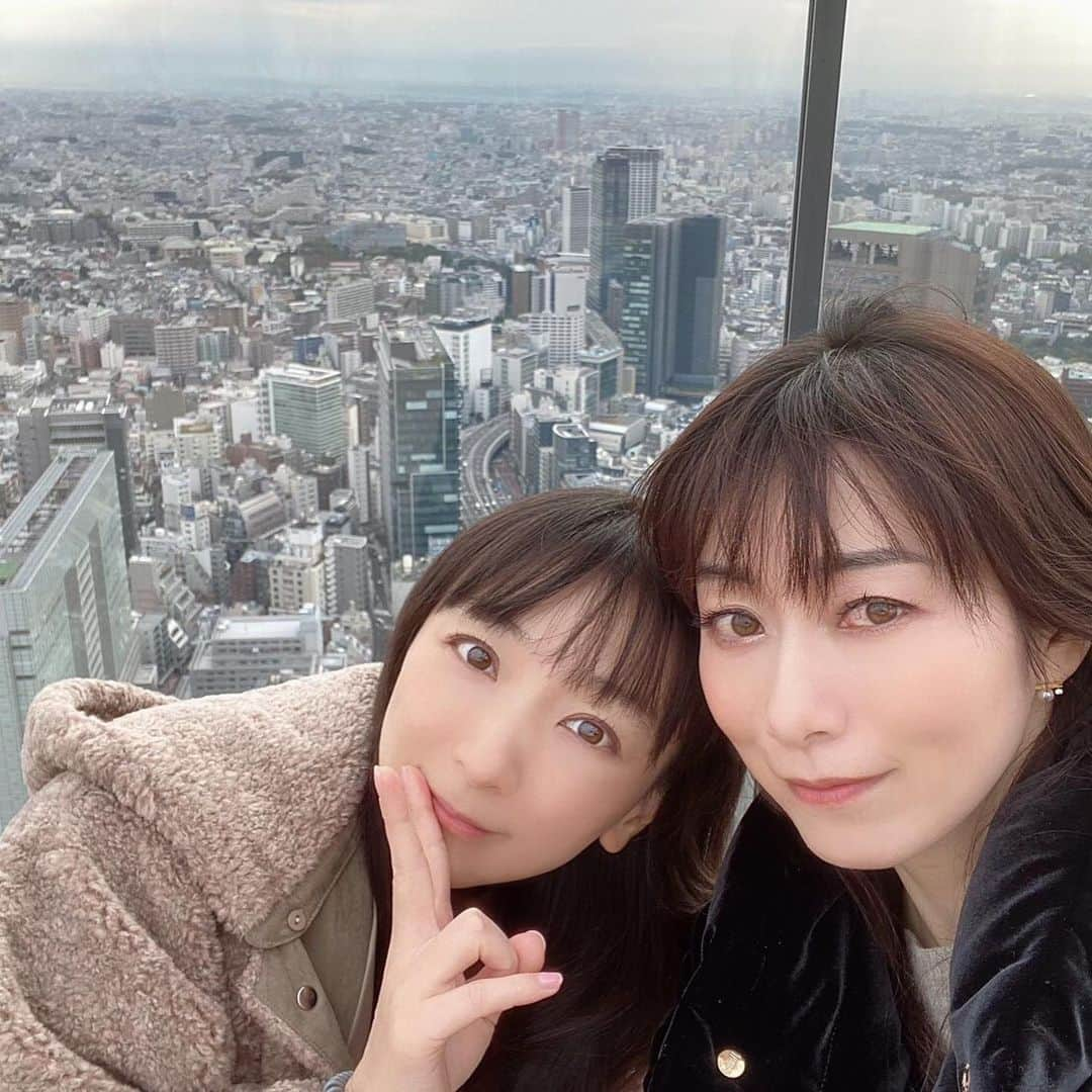 堀江由衣さんのインスタグラム写真 - (堀江由衣Instagram)「. とれとれのために遊びに行った渋谷のスクランブルスクエアでの写真です♪ そういえば載せそびれていました！  2枚目は浅野さんと♪」2月5日 1時35分 - yuihorie_official