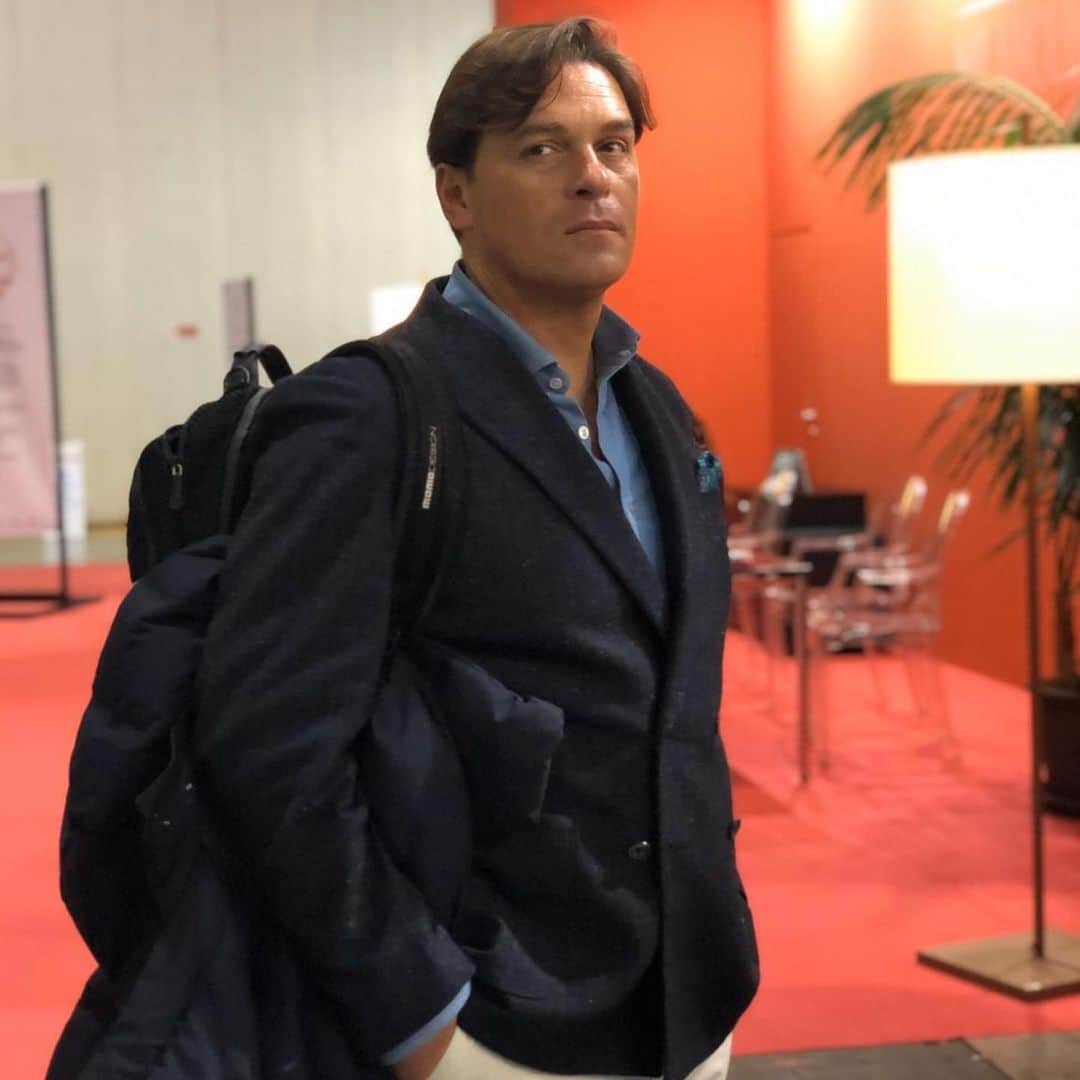 のインスタグラム：「.com 🇺🇸: while mine sales team is showing the next fall winter 20/21 collection I already am starting to work at new spring summer 2021 collection. Yes! It means that I am thinking now what you maybe will see and wear in next future. This is the fashion’s world. - - - 🇮🇹: mentre il@mio team vendite sta mostrando la prossima collezione autunno inverno 20/21 ai buyer Io sto già iniziando a lavorare alla collezione primavera estate 2021. Si, questo significa che io sto pensando oggi a ciò che forse voi vedrete ed indosserete in un prossimo futuro. Questo è il mondo della moda. - - - @mariomuscariello_brand」